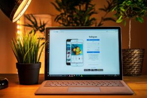 Instagram埋め込みの方法と活用例は？